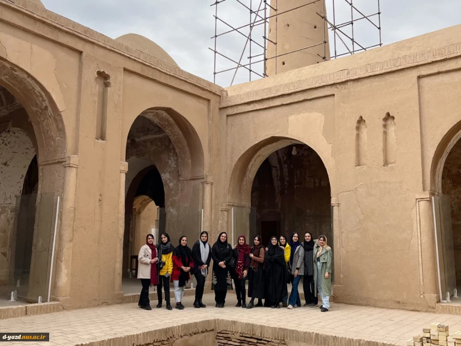 بازدید دانشجویان گرافیک دانشگاه ملی مهارت دختران یزد از روستای تاریخی فهرج

 4