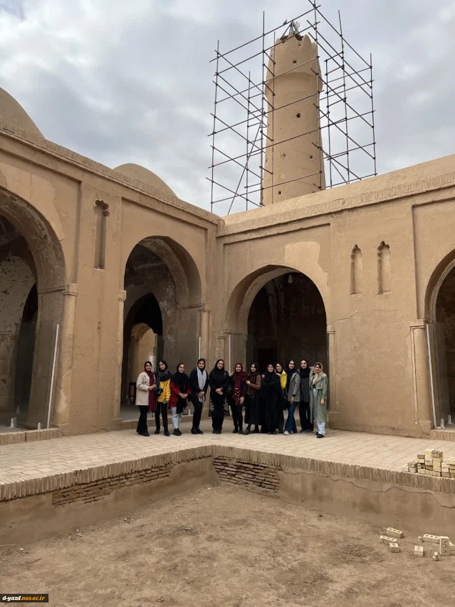 بازدید دانشجویان گرافیک دانشگاه ملی مهارت دختران یزد از روستای تاریخی فهرج

 5