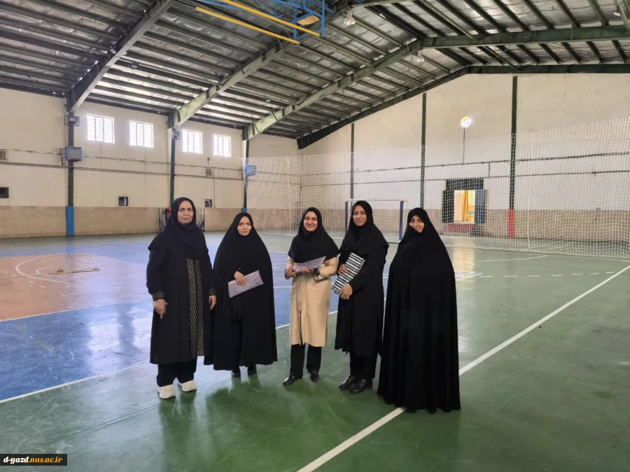 مسابقات ورزشی کارکنان و اساتید دانشگاه ملی مهارت یزد برای گرامیداشت دهه کرامت و هفته معلم

 7
